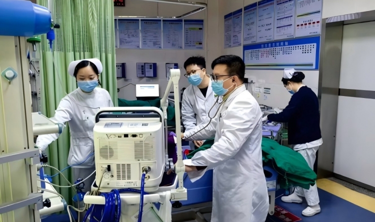 【骏马笃行护侨乡 医心守岁暖新春】开平市中心医院2026年春节坚守岗位纪实